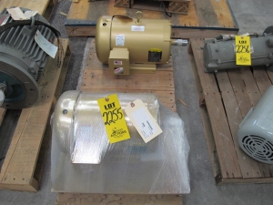 LOT (2) MOTORS, ELECTRIC TYPE, 7-1/2 HORSEPOWER, 480VAC 3 PHASE ELEC RATING, 1800 RPM, 213T FRAME, 21.5-20/10 AMPS, 1.15 SERVICE FACTOR, 1-3/8" SHAFT. PART # EM3710T (W-44) LOADING & HANDLING FEE $15-